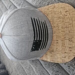 WEATHERED AMERICAN FLAG 3D PRINT ON HEATHER GREY SNAPBACK CORK